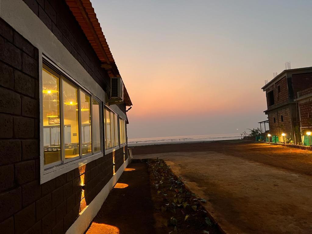 Coastal Bay Beach Resort Harnai Exterior foto