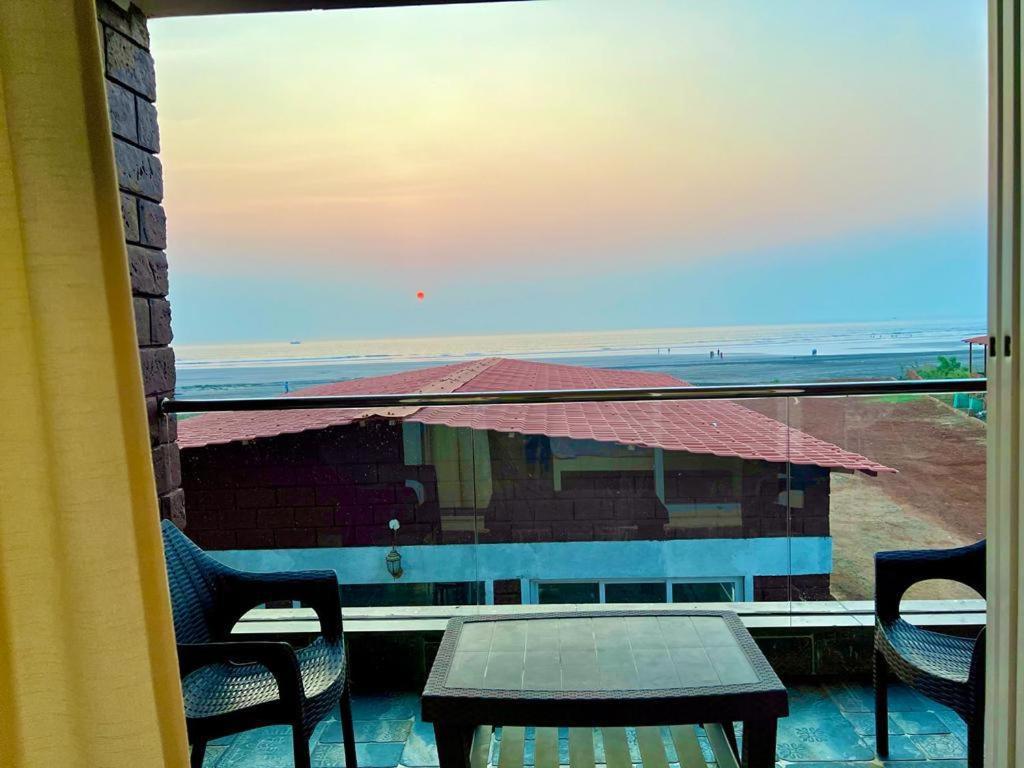 Coastal Bay Beach Resort Harnai Exterior foto